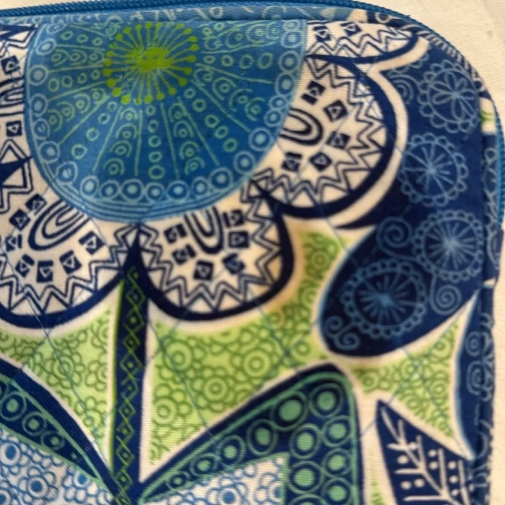 Vera Bradley Doodle Daisy Tablet/Kindle Holder (22)